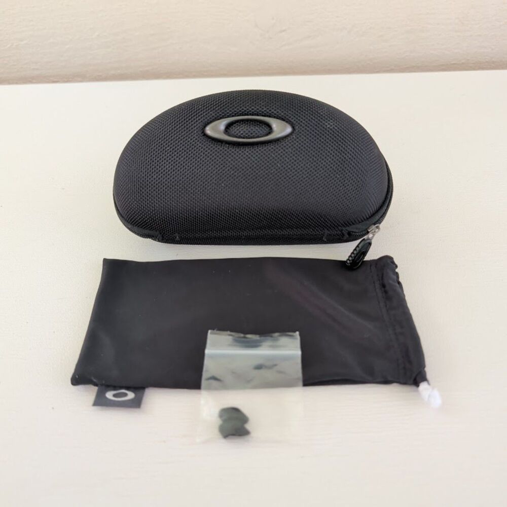 Oakley Sport Soft Vault Case + Microfiber Pouch & Replacement Nose Pads - Mint